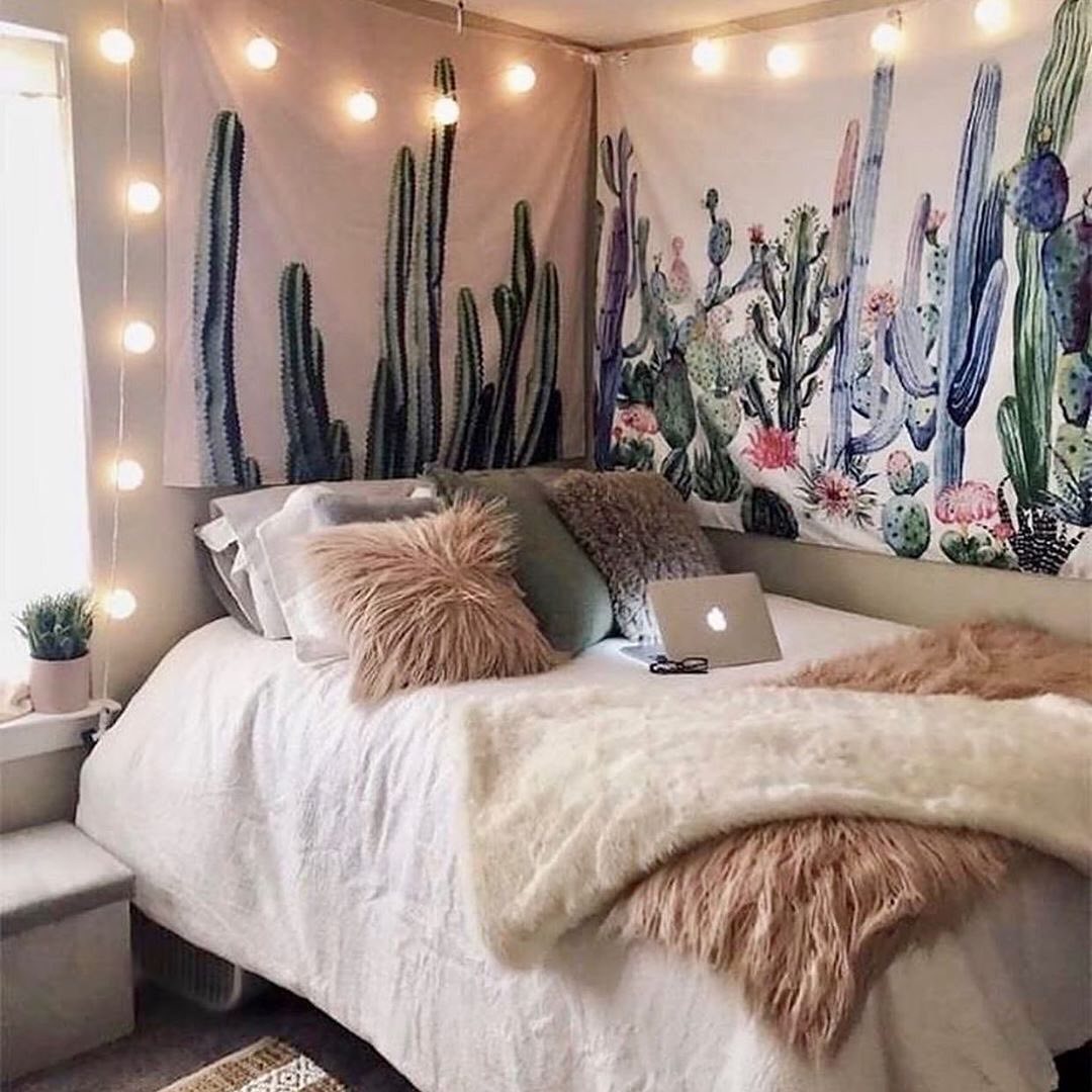 dorm with ball shaped string lights Photo via @decospacio.diy