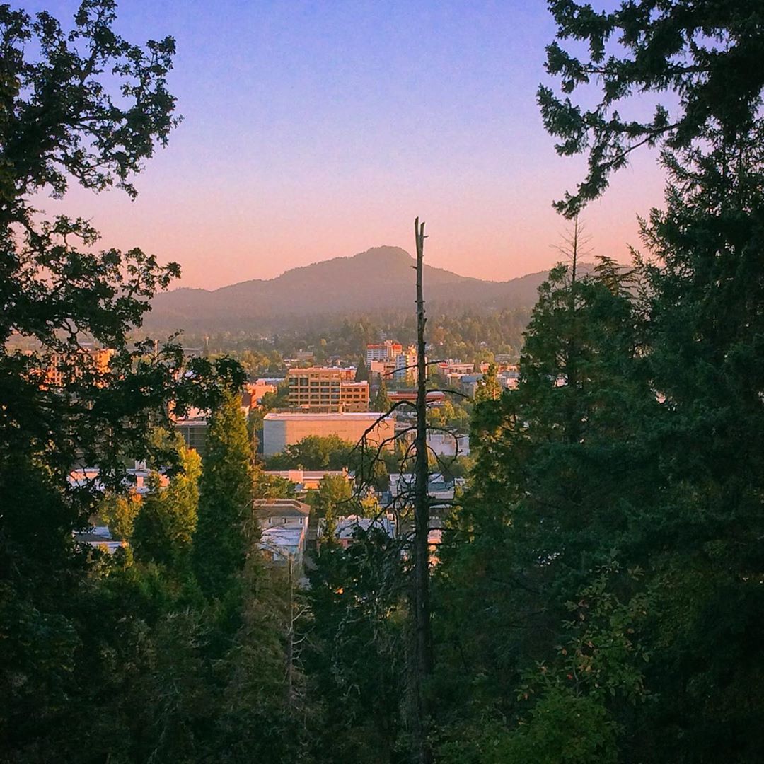 Eugene, OR skyline. Photo by Instagram user @branban3