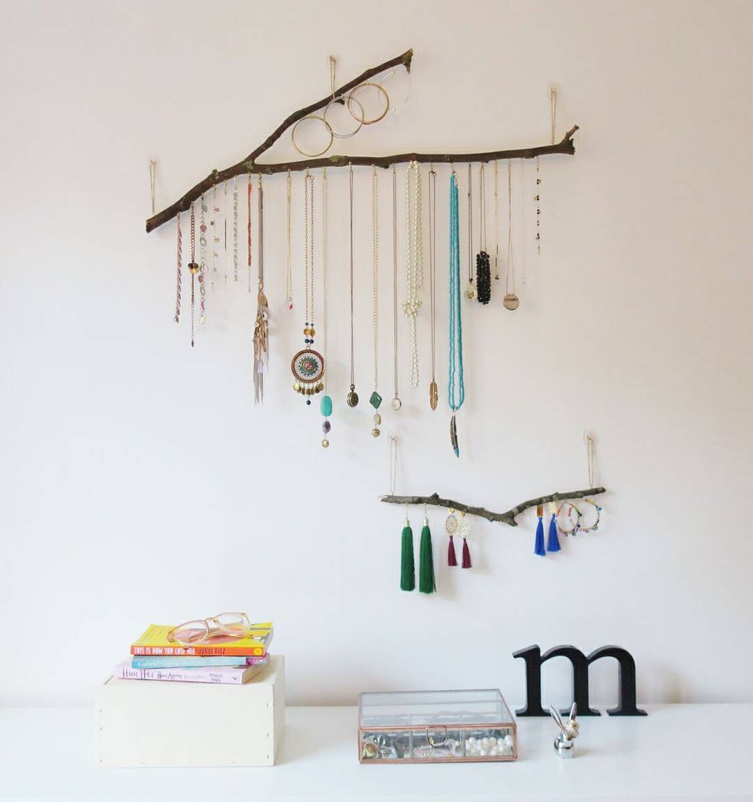 Hanging branch jewelry organizer with necklaces. Photo by Instagram user @blancometro