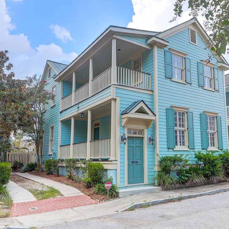 Charleston Style Home in Radcliffeborough, Charleston. Photo by Instragram user @bscottkline
