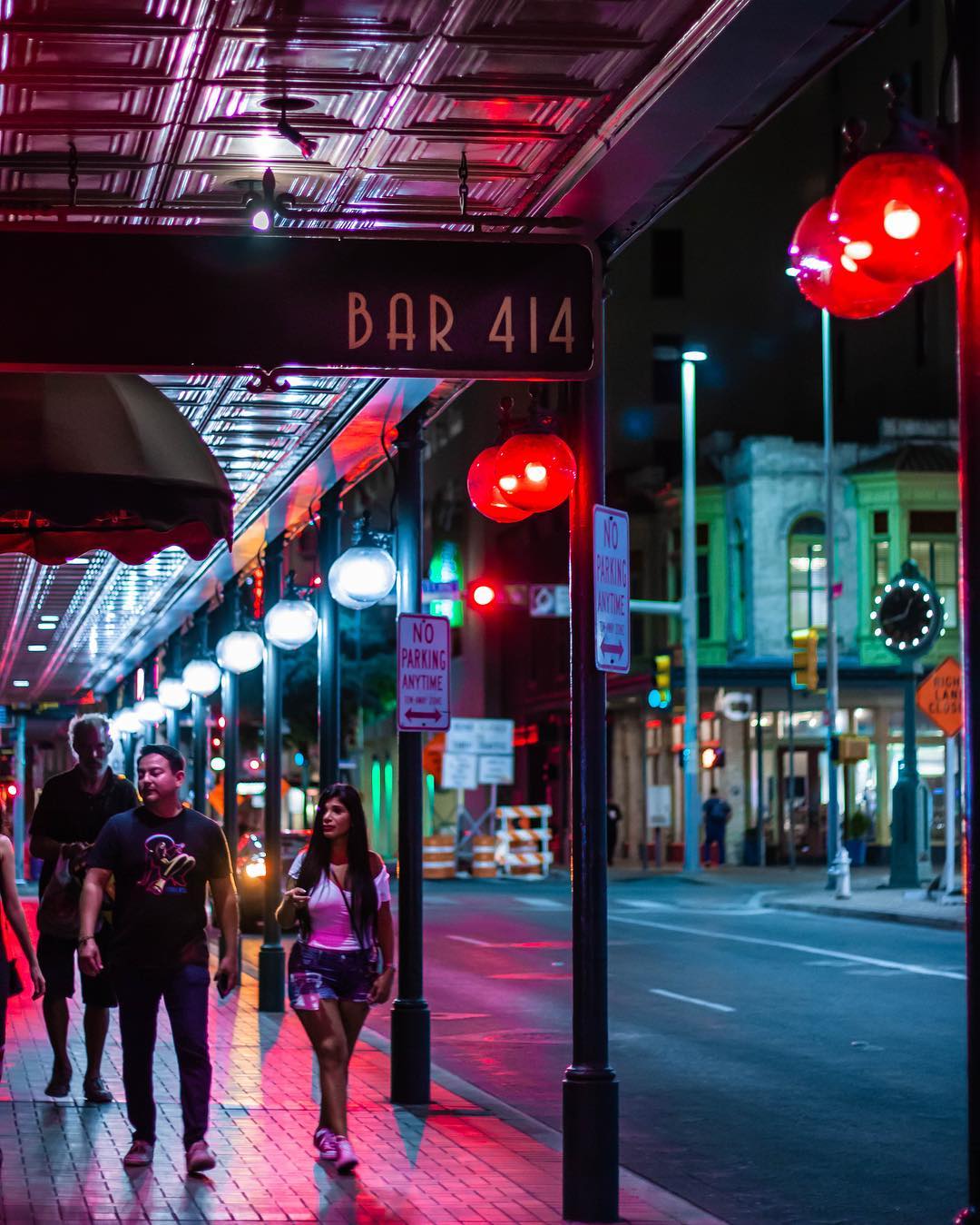 People walking down the street in front of Bar 414 in San Antonio, TX. Photo by Instagram user @gillyaguilar