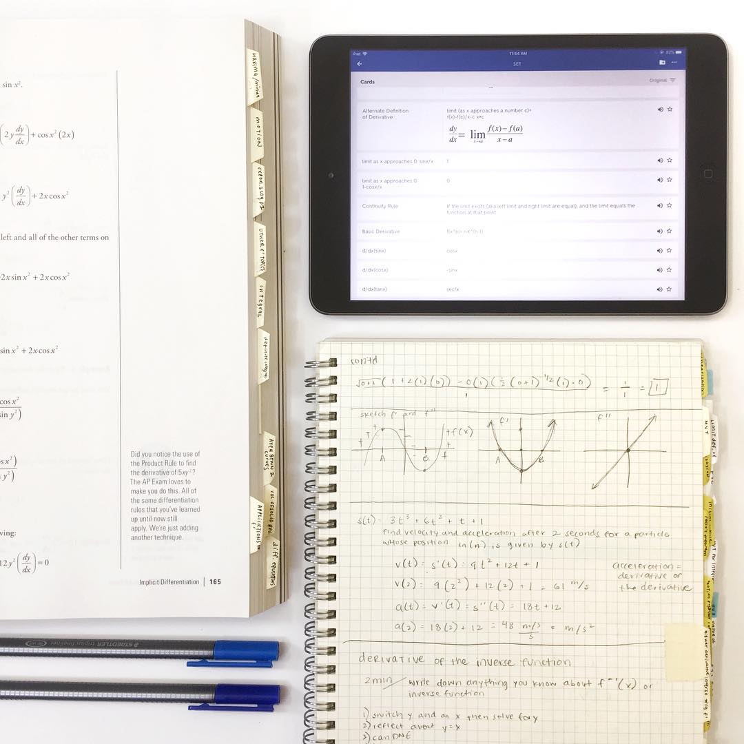 College Notebooks with a Tablet. Photo by Instagram user @quizlet
