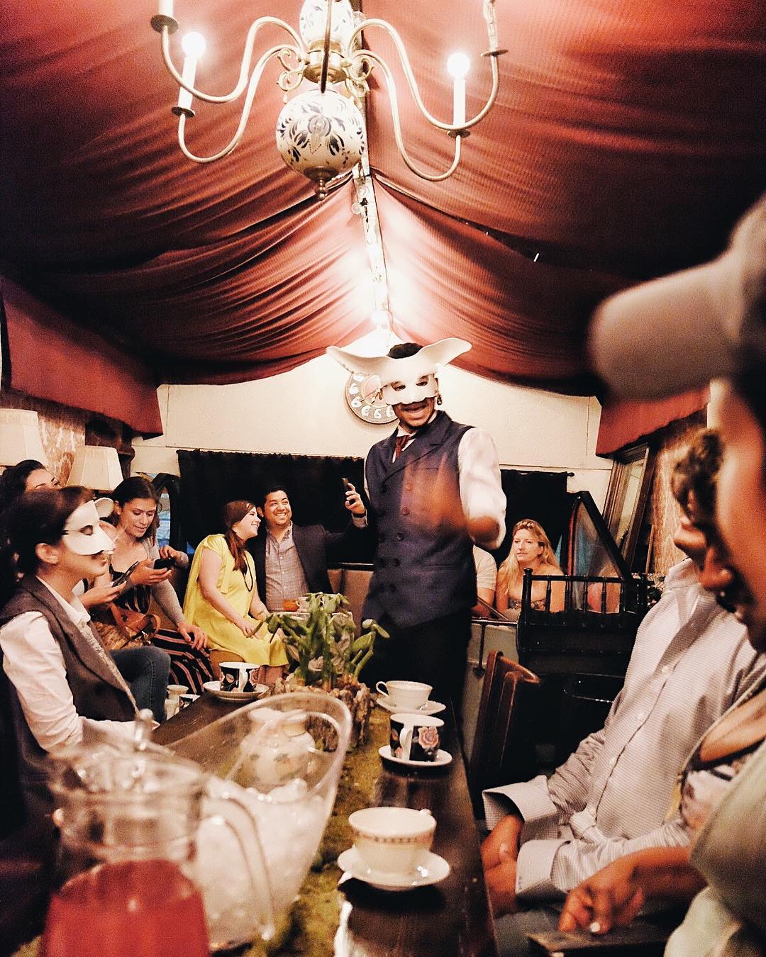 People listening to a man speak inside a small restaurant Photo by Instagram user @nina_dacidade