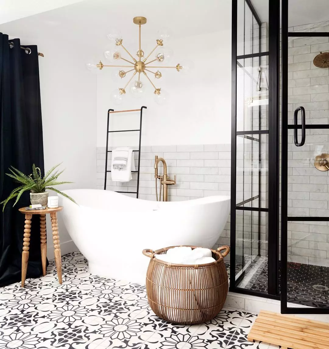 https://www.extraspace.com/blog/wp-content/uploads/2018/09/bathroom-remodel-ways-to-upgrade-your-space-swap-out-old-flooring.jpg.webp