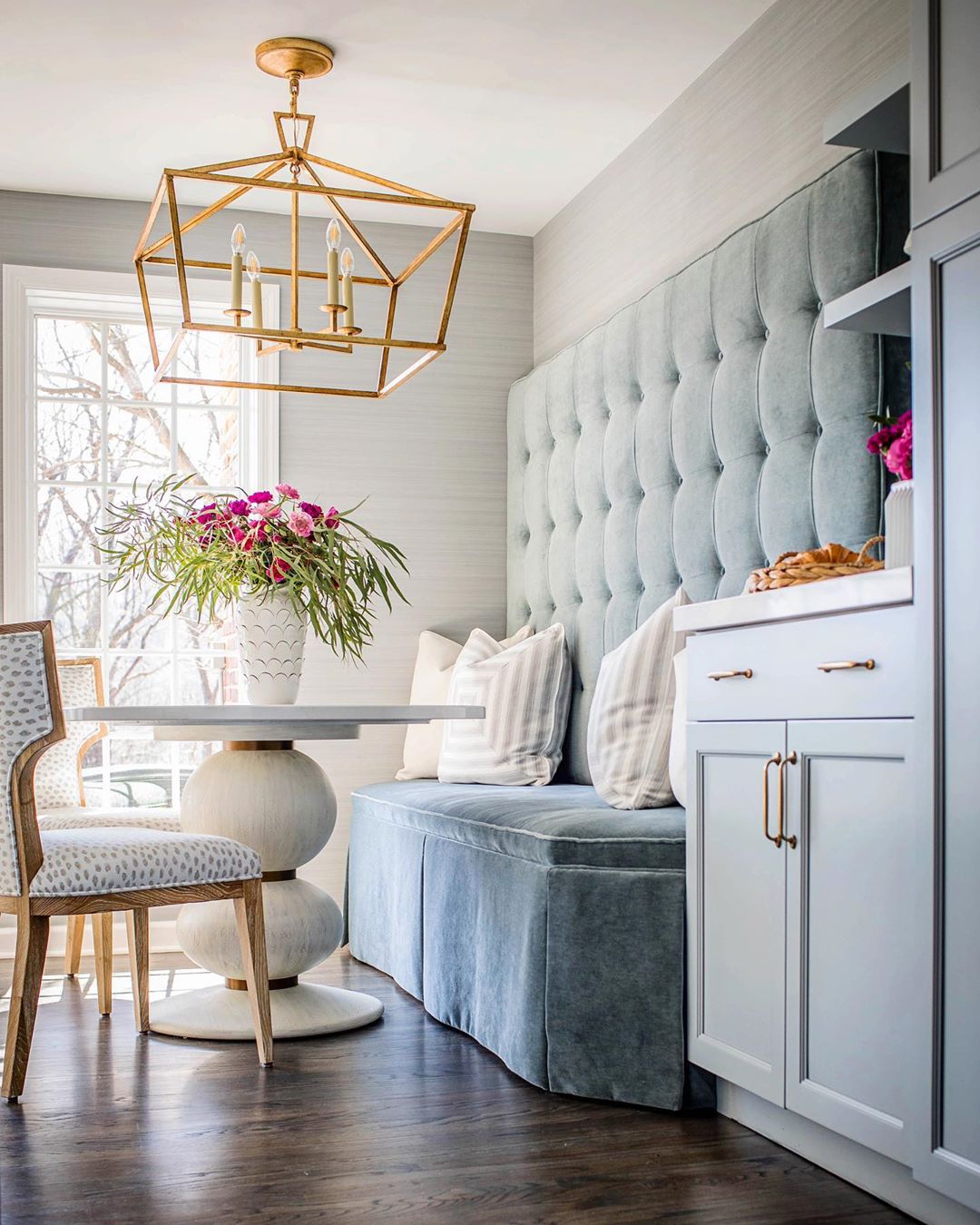 Breakfast nook in luxury kitchen. Photo by Instagram user @mollysingerdesign
