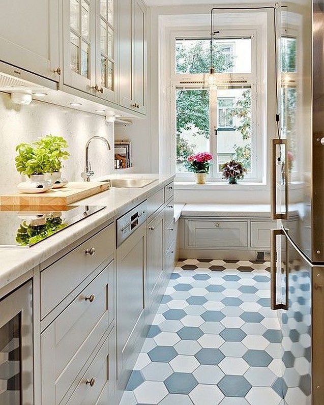 Small kitchen with big bold tile. Photo by Instagram user @metrosurfaces