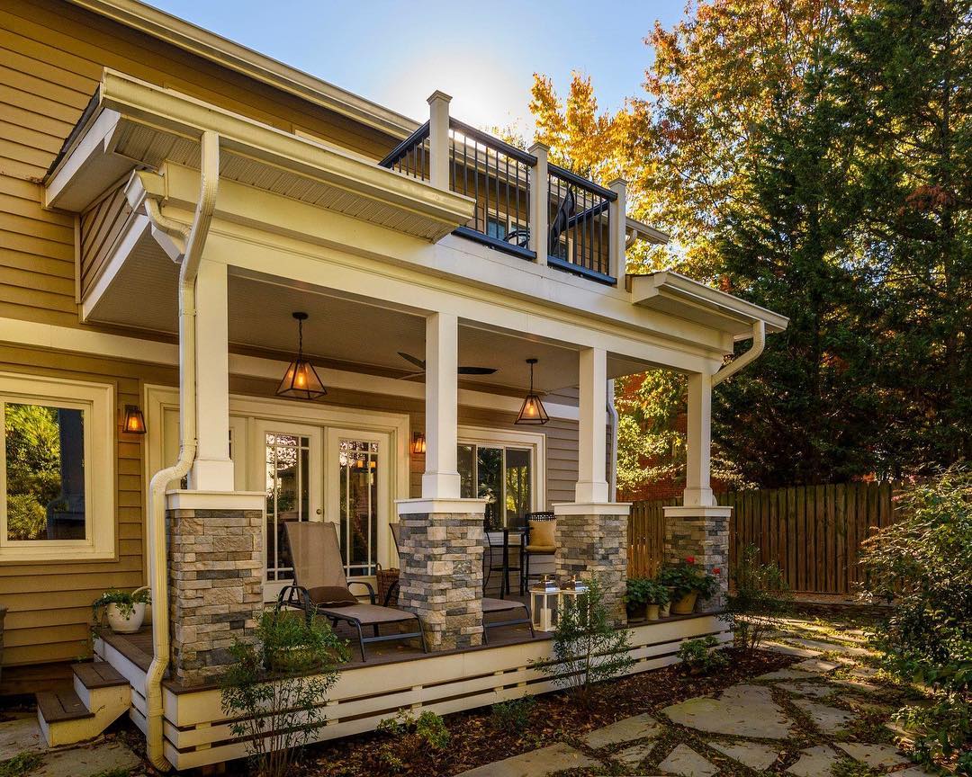 House with second-story balcony. Photo by Instagram user @mwconstruction