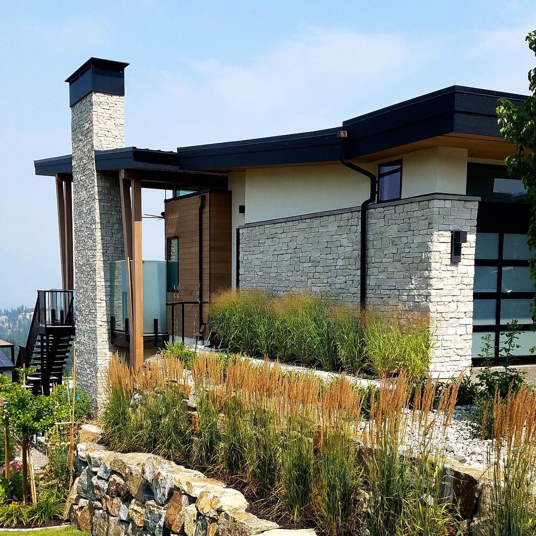 Nature stone siding on house exterior. Photo by Instagram user @buechelstone