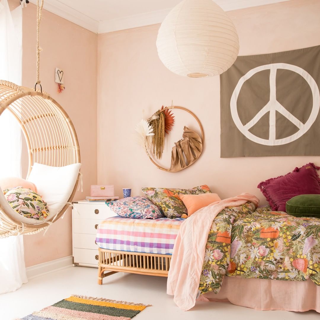 Teen bedroom with flowery bedding.