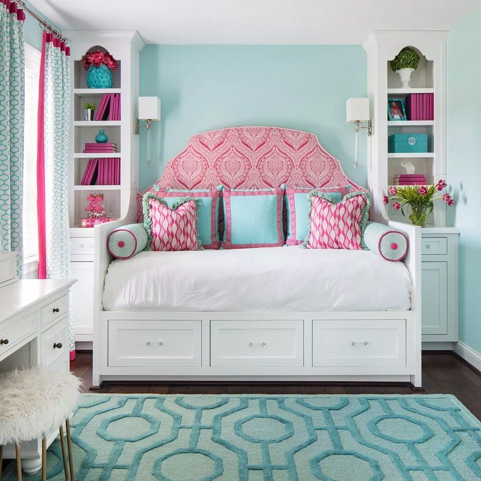 Free aesthetic twin bedroom idea