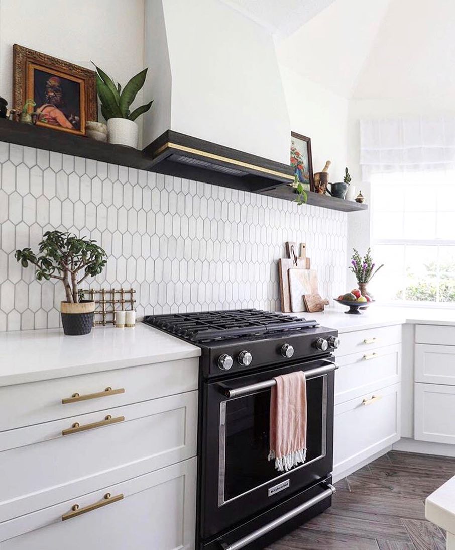 Dark oven-stovetop in white kitchen. Photo by Instagram user @atlanticappliance