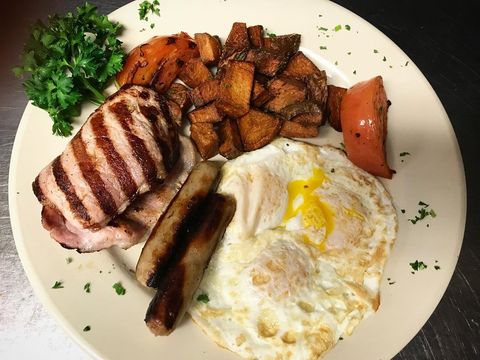 Food at Cheers Boston. Photo by Instagram user @cheersboston