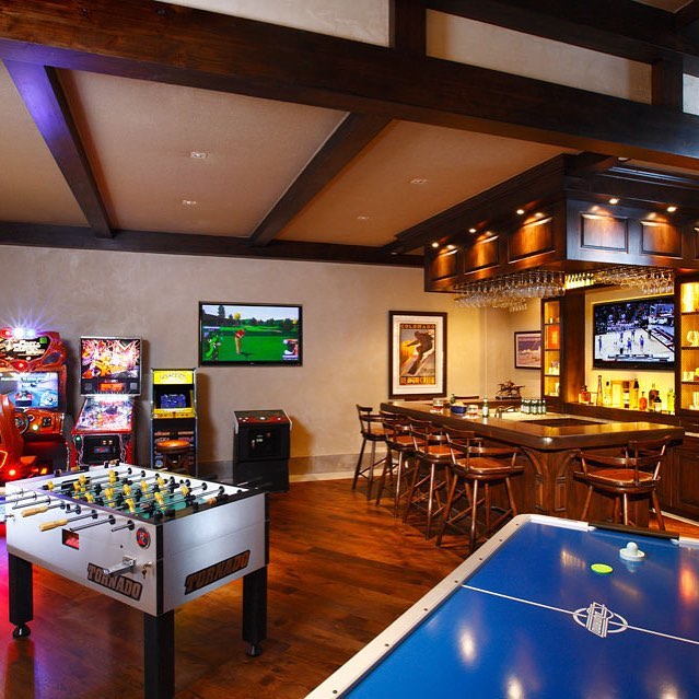 Basement Game Room with Full Bar. Photo by Instagram user @select_basements