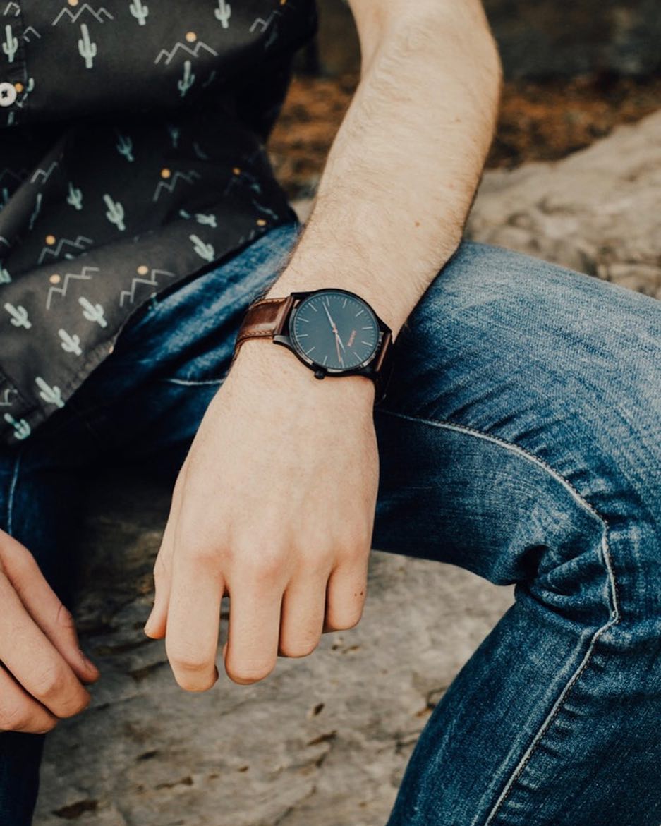 Minimalist men's watch. Photo by Instagram user @garcon_finery