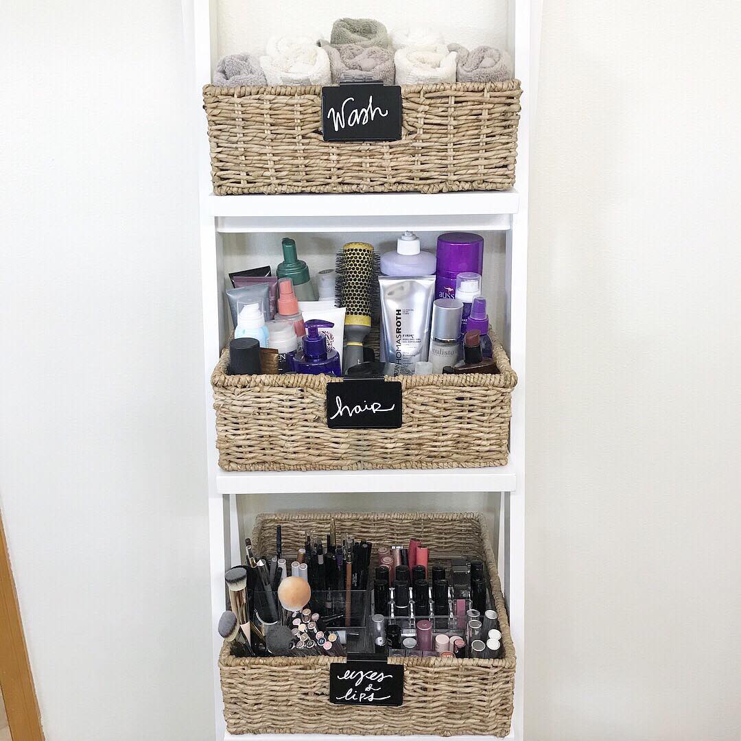 Bathroom baskets for organization. Photo by Instagram user @theorderlyspace