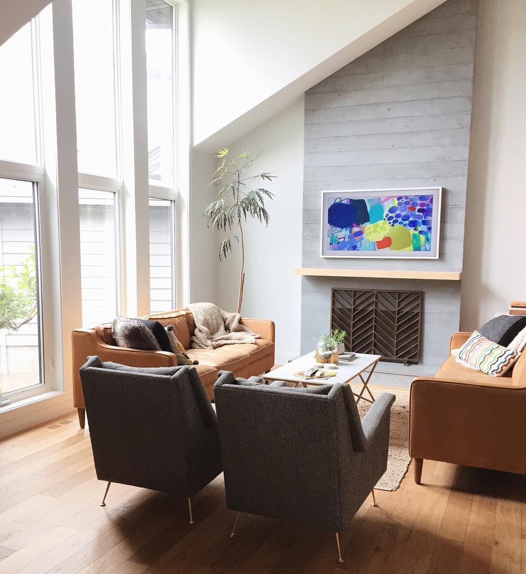 Minimalist living room. Photo by Instagram user @move.play.mom