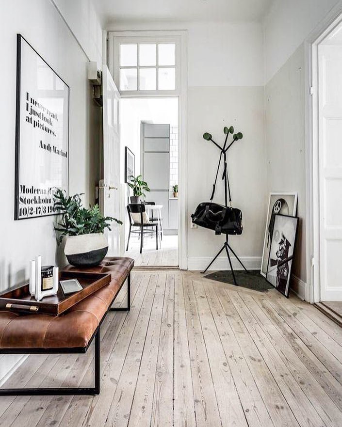 Entryway with minimalist design. Photo by Instagram user @minimalistbible
