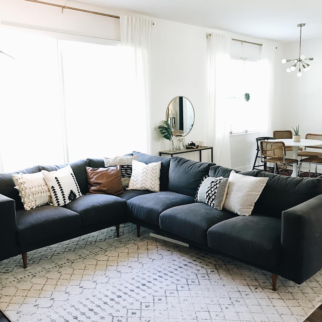 Minimalist living room. Photo by Instagram user @bethany.backhaus.home