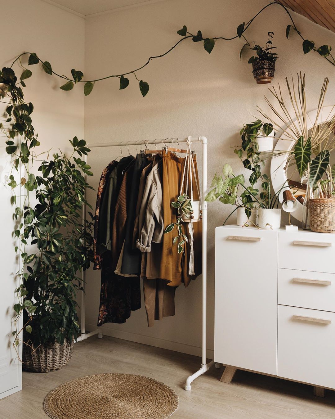 Minimalist bedroom with hanging rack for clothes. Photo by Instagram user @friederikchen 