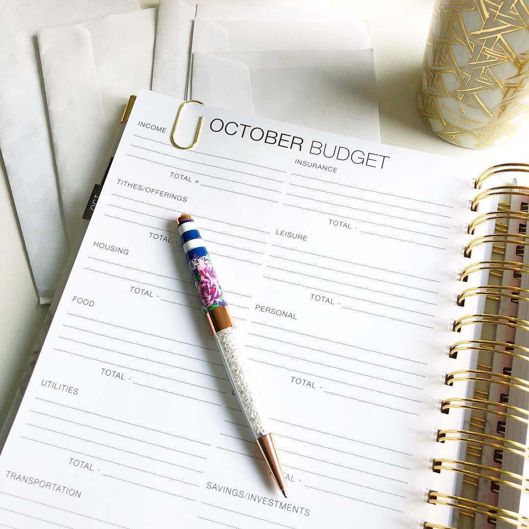 Budget planner. Photo by Instagram user @miorastudio