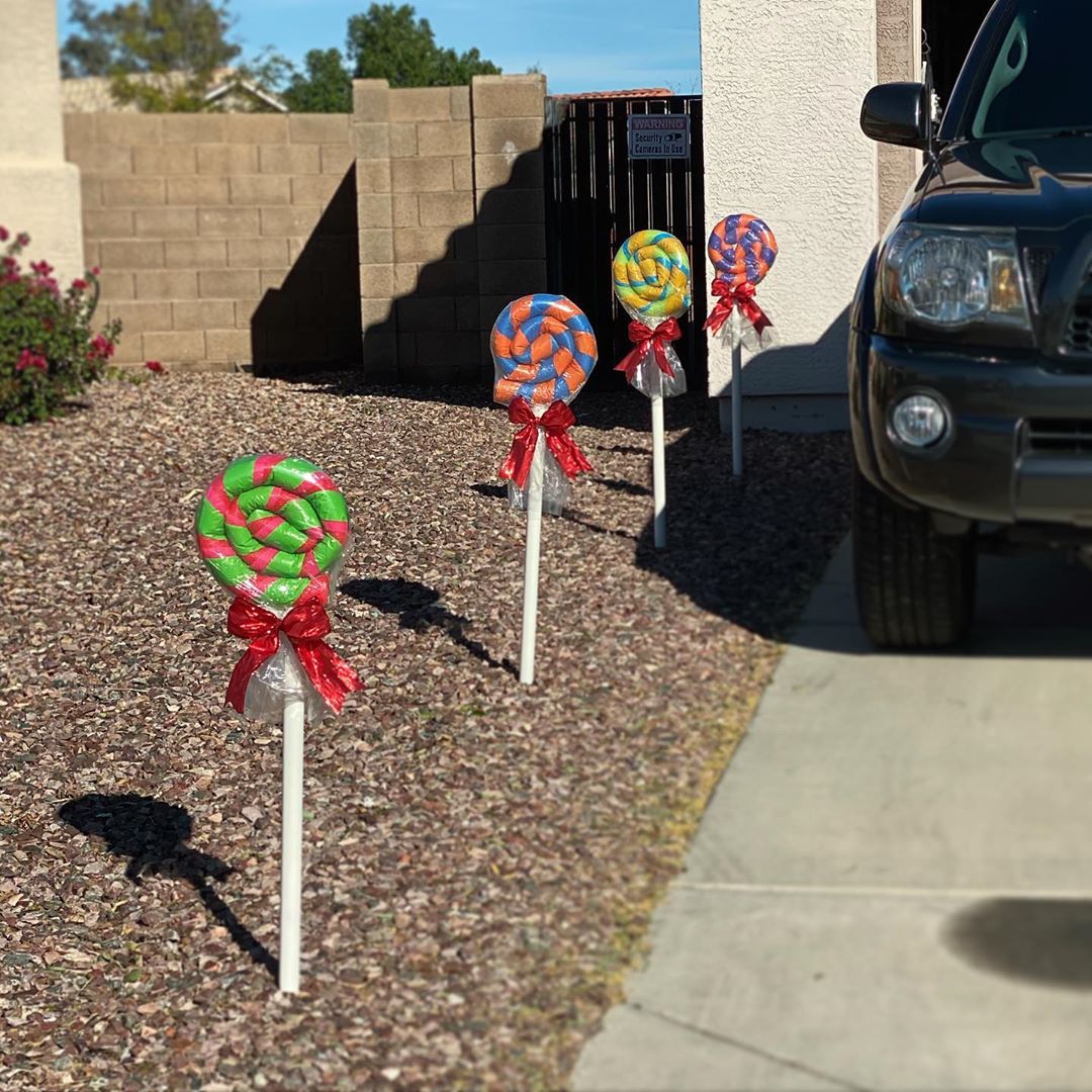 DIY Lollipops in Ground Next to Driveway. Photo by Instagram user @chanelleks