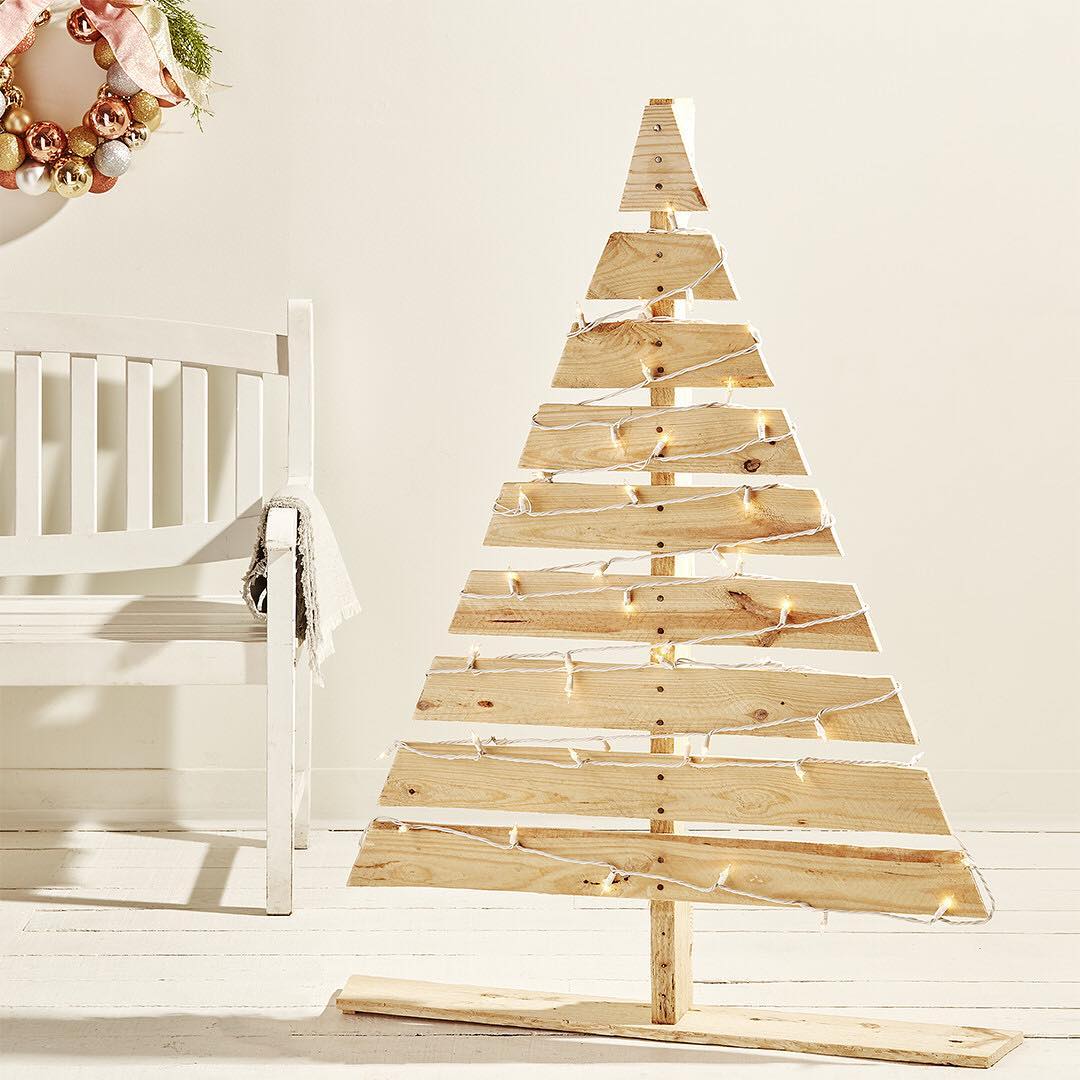 Homemade Christmas Tree Made out of Wooden Pallets. Photo by Instagram user @rona.ca