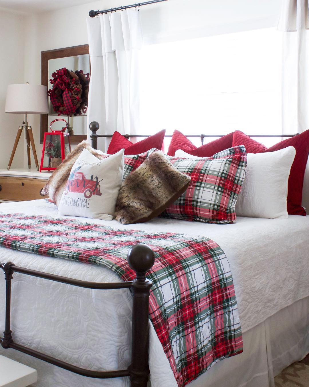 Tidy Bedroom with Large, Well-Manicured Bed. Photo by Instagram user @txsizedhome