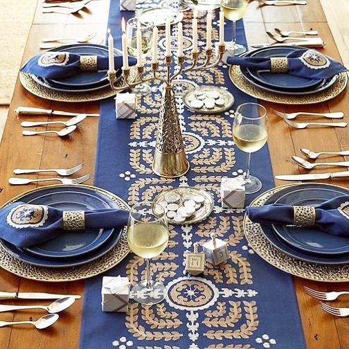 Table Set with Elaborate Blue and Gold Dinnerware. Photo by Instagram user @dreamdayweddingsfl