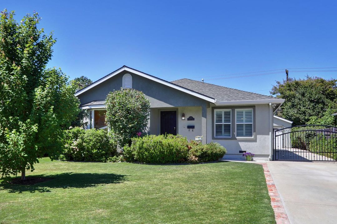 Small, Single Family Ranch House in River Park, Sacramento. Photo by Instagram user @chrisbalestreri