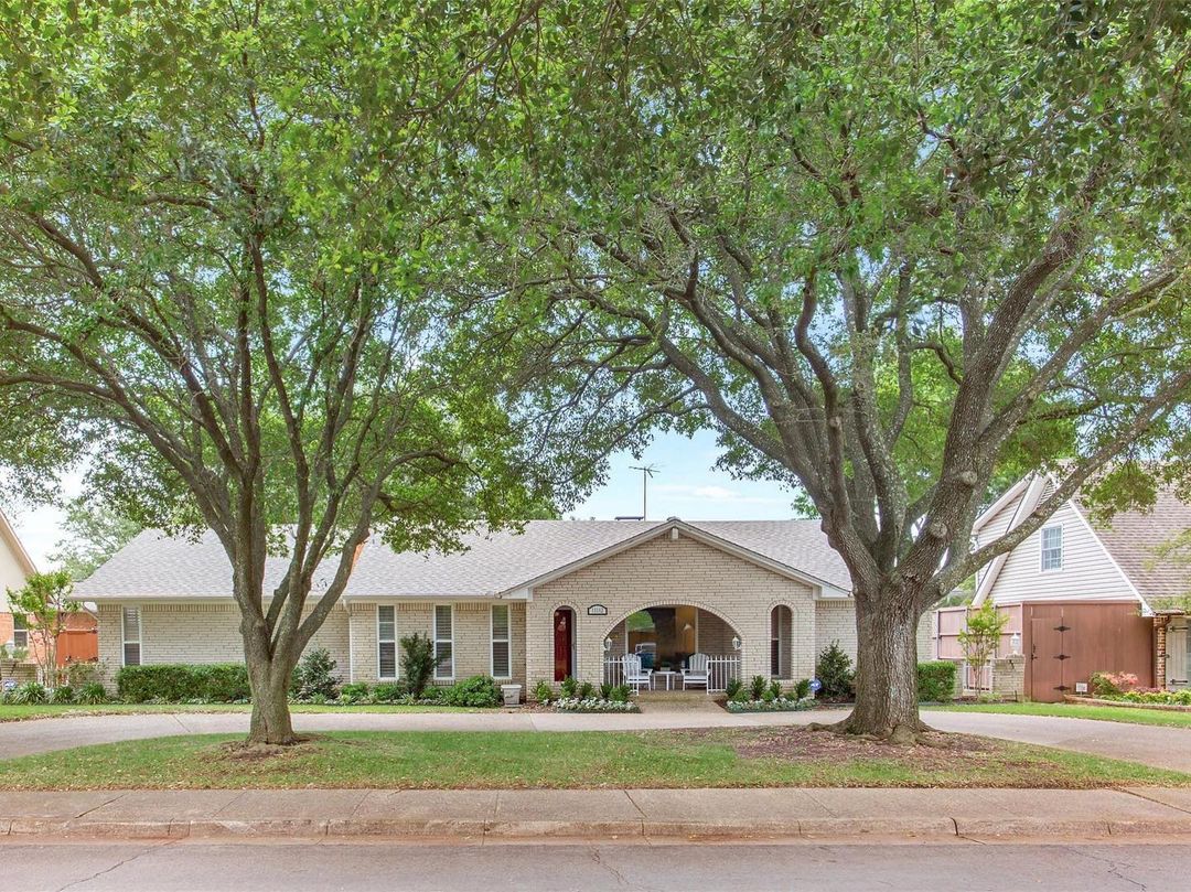 Traditional Ranch Style Home With Two Large Trees in Front Yard in Dallas. Photo by Instagram user @sawyerrealtygroupdtx