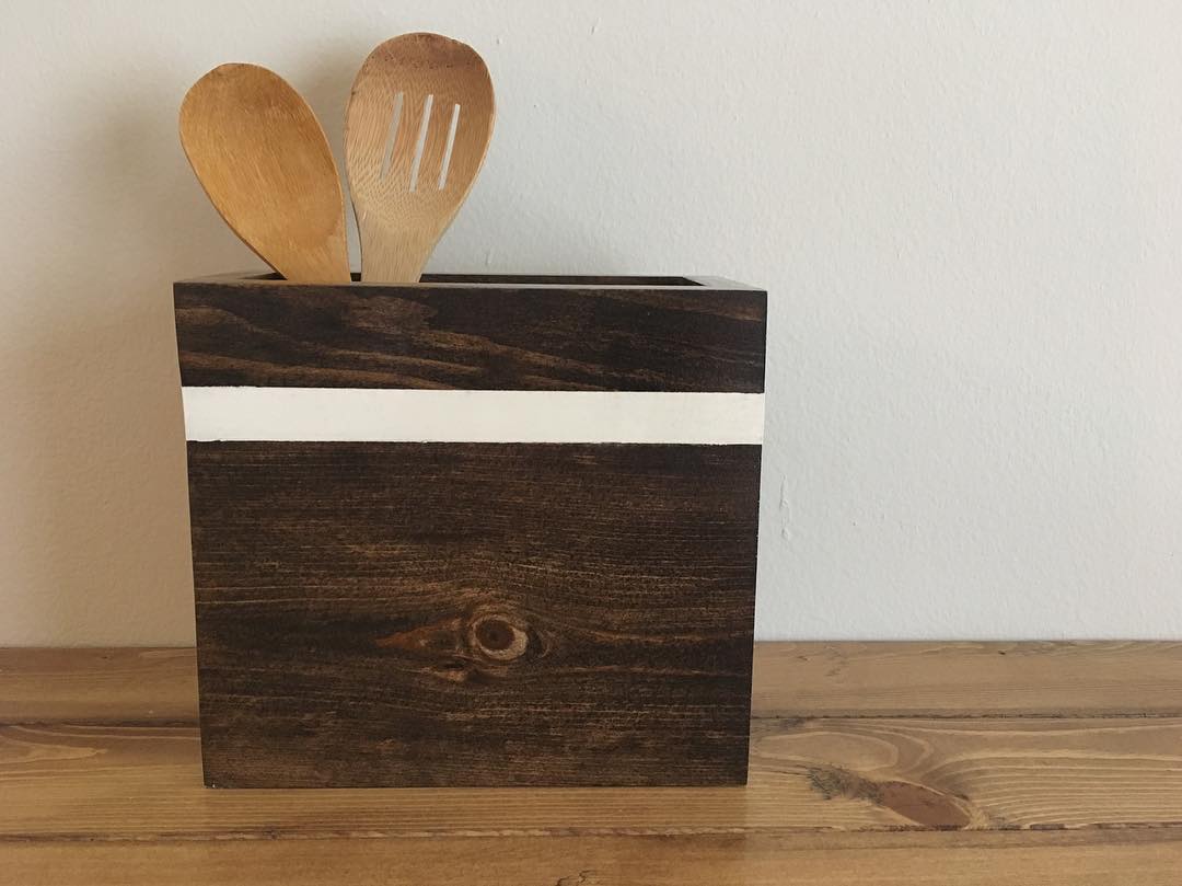 Wooden kitchen utensil storage. Photo by Instagram user @restoringhandmade