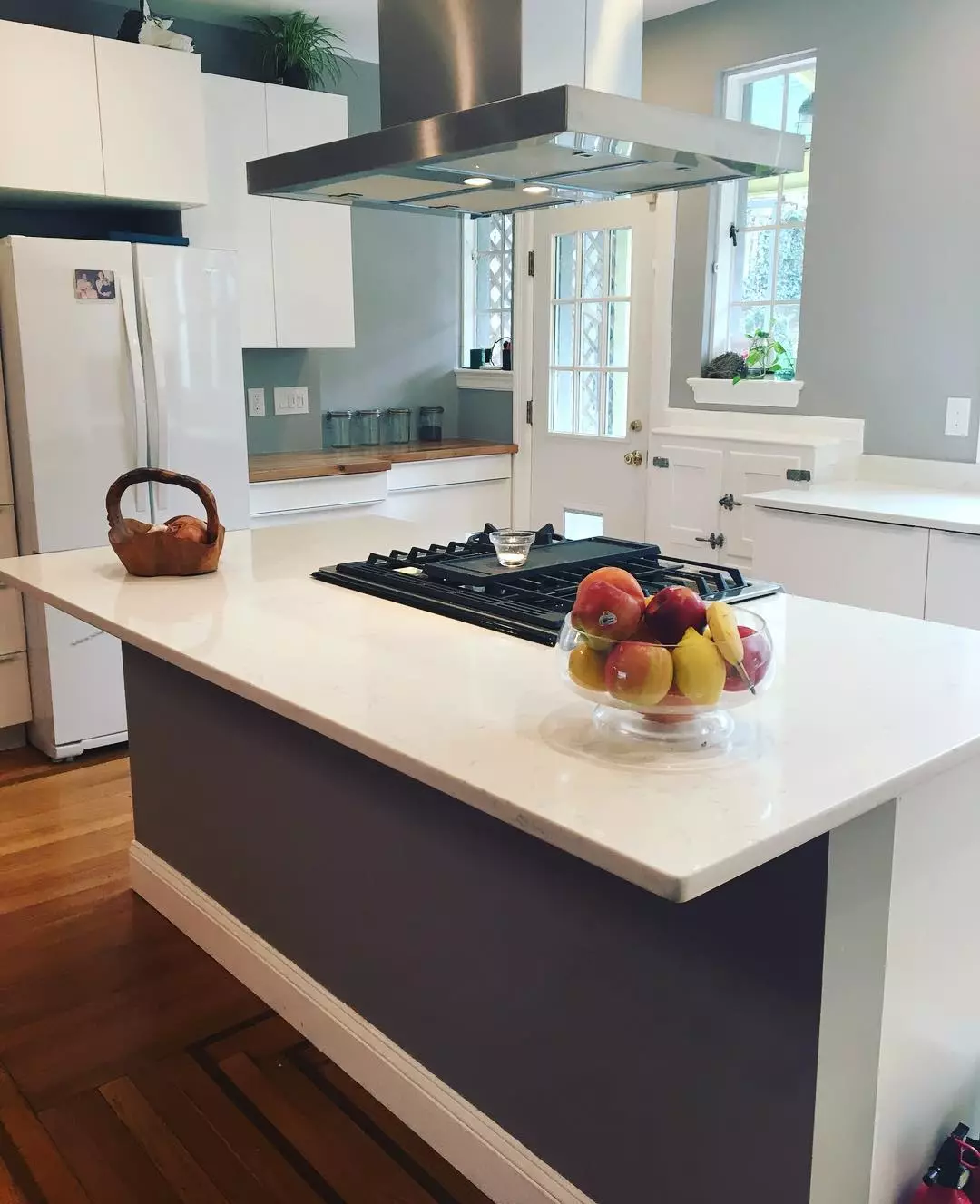 Kitchen units with stove clearance in the middle