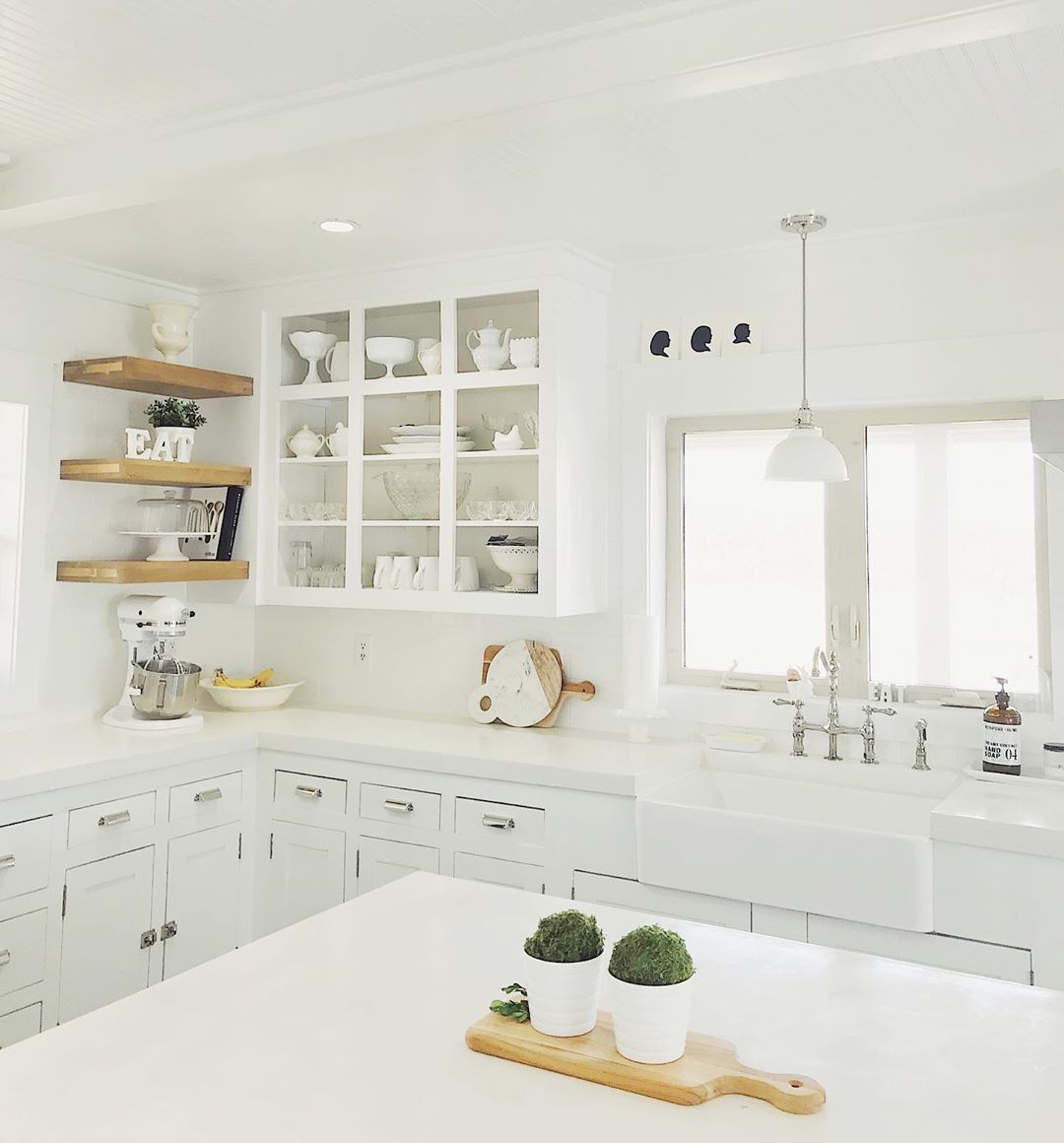 White minimalist kitchen. Photo by Instagram user @hellomommode