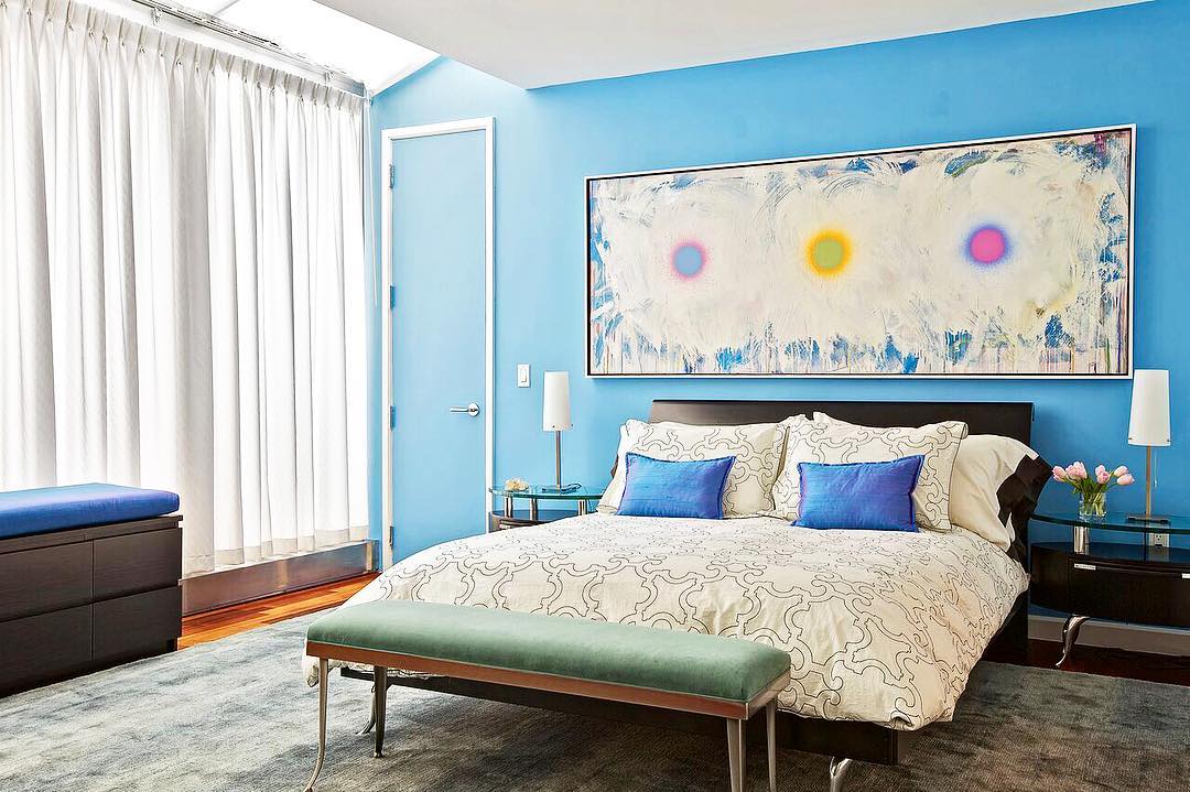 Bedroom focused on water element feng shui. Photo by Instagram user @marieburgos.design