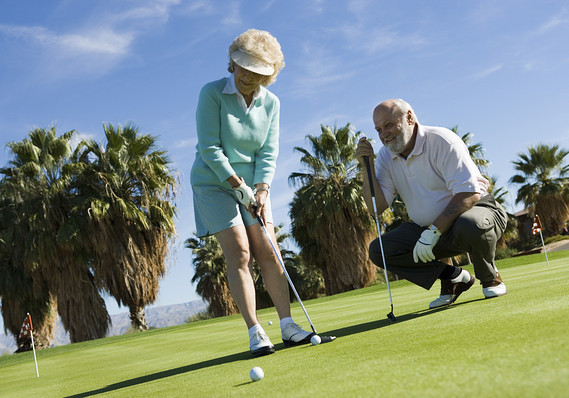 Elderly Couple Putting on Golf Course Green. Photo by Instagram user @goboomerlife