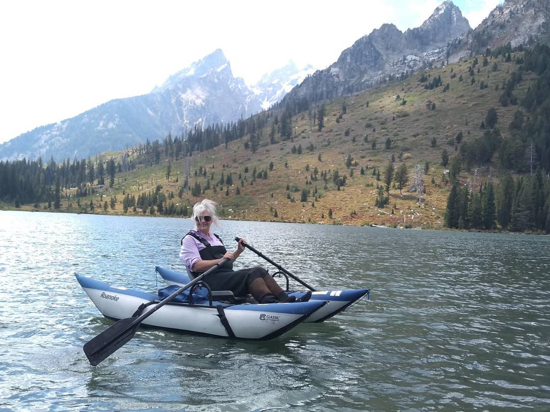 Elderly Woman Using a Pontoon Boat in a Lake. Photo by Instagram user @bowlinbu