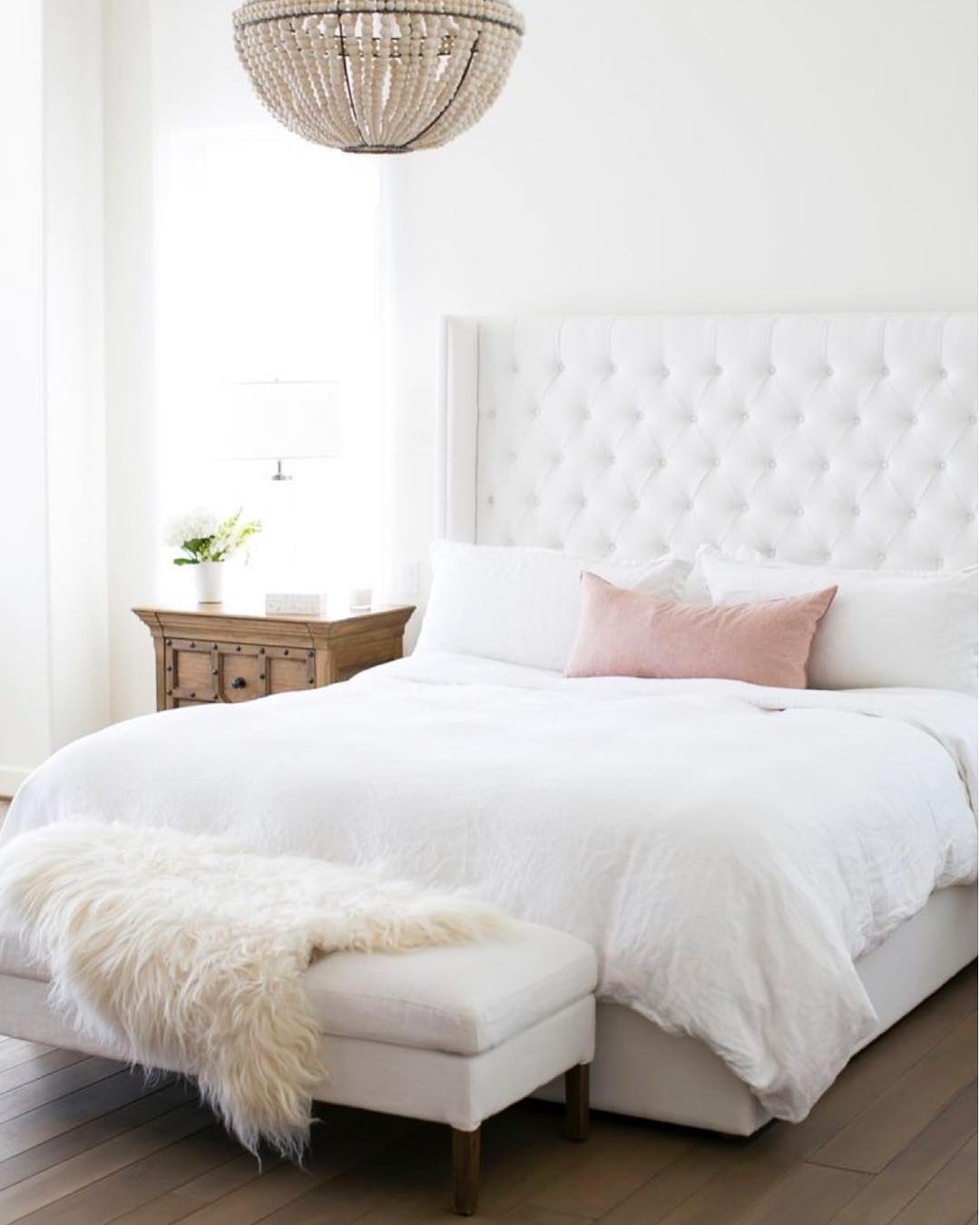 Contemporary white bedroom. Photo by Instagram user @ashleypeacock