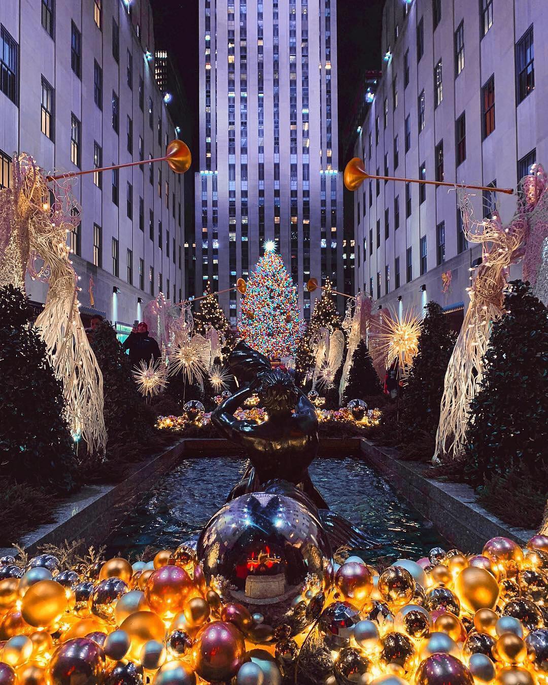 Rockefellercenter covered in light angels and giant tree. Photo by Instagram user @donniedushi