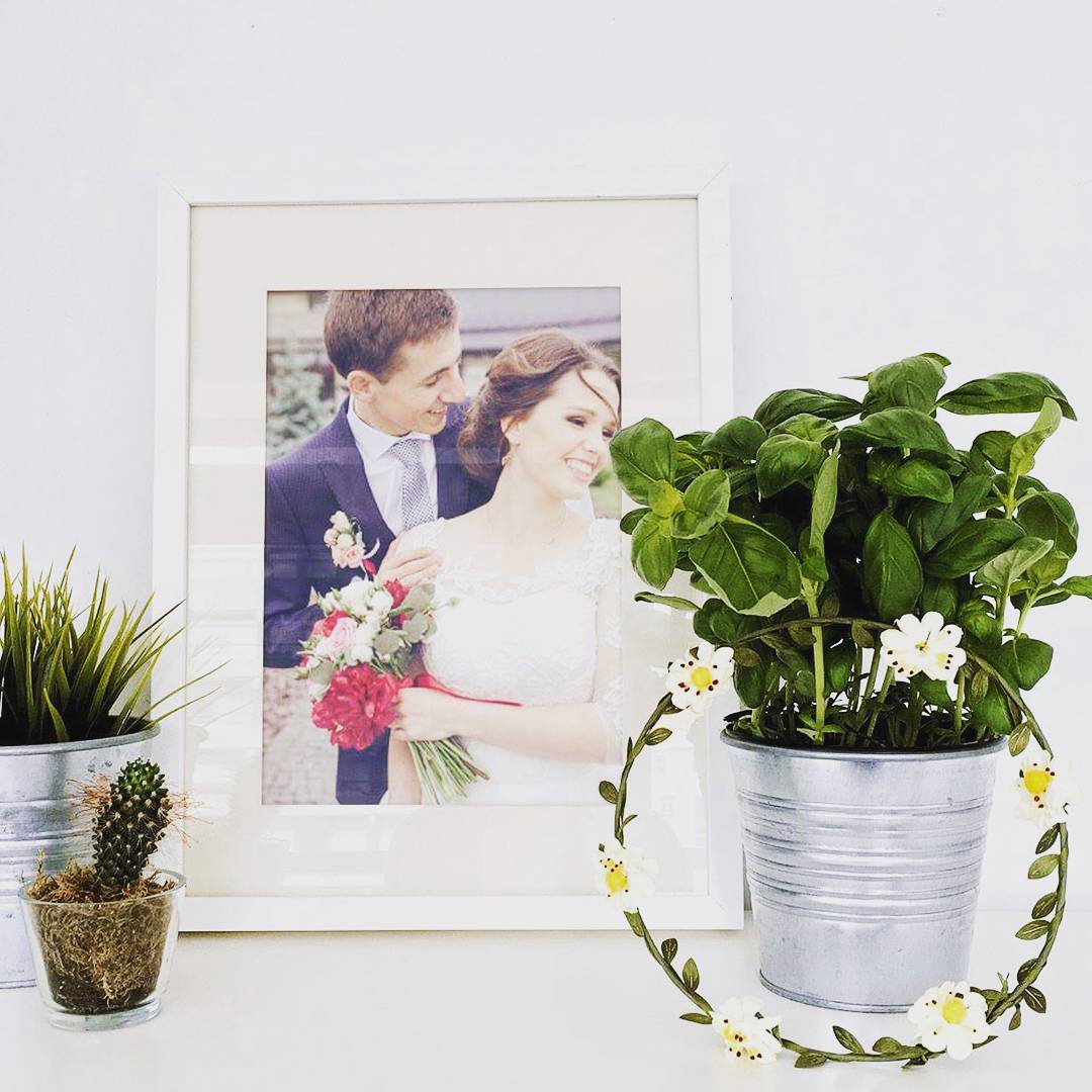 Photo frame of wedding couple. Photo by Instagram user @camdy.com.my