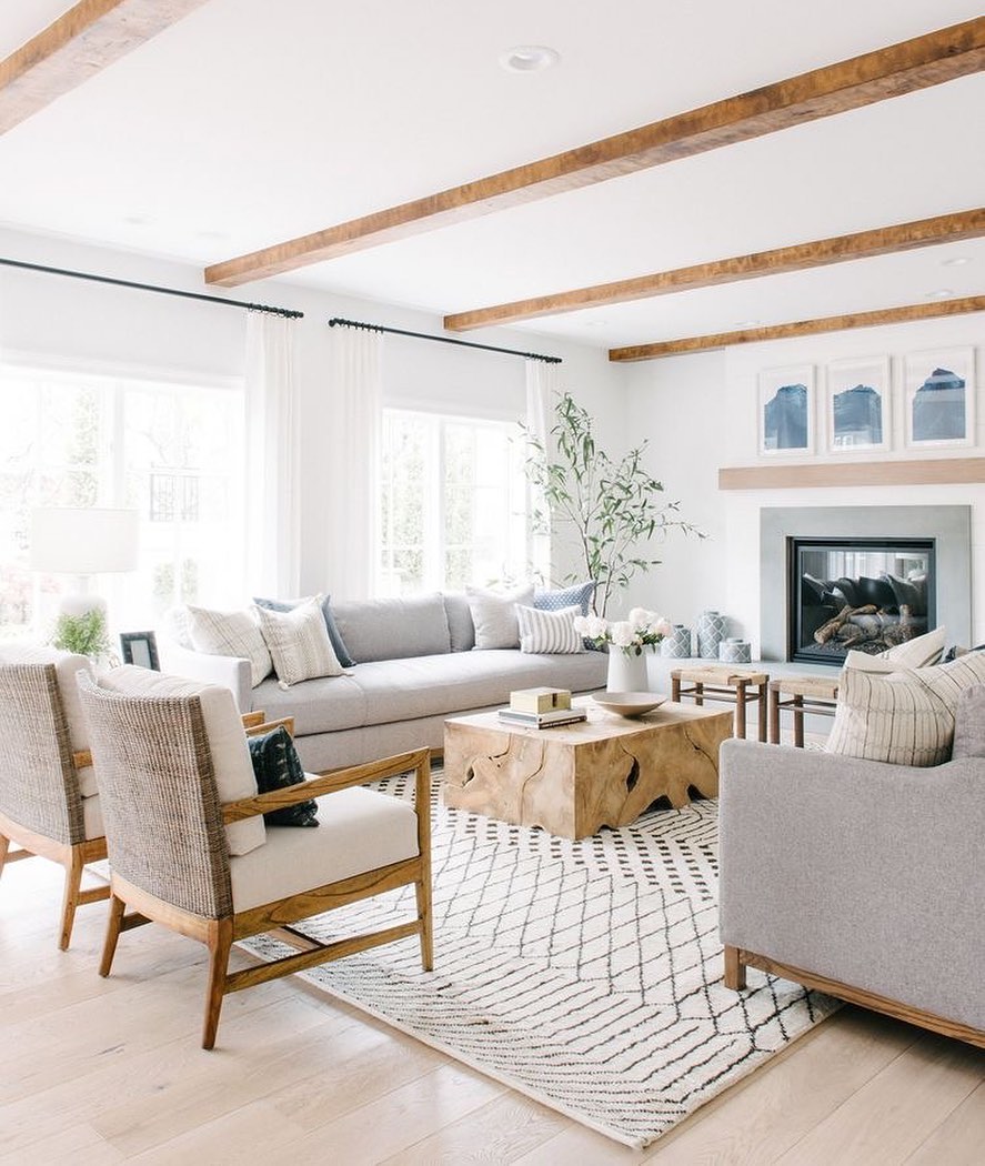 Modern living room with patterned rug. Photo by Instagram user @lighthousedecobcn