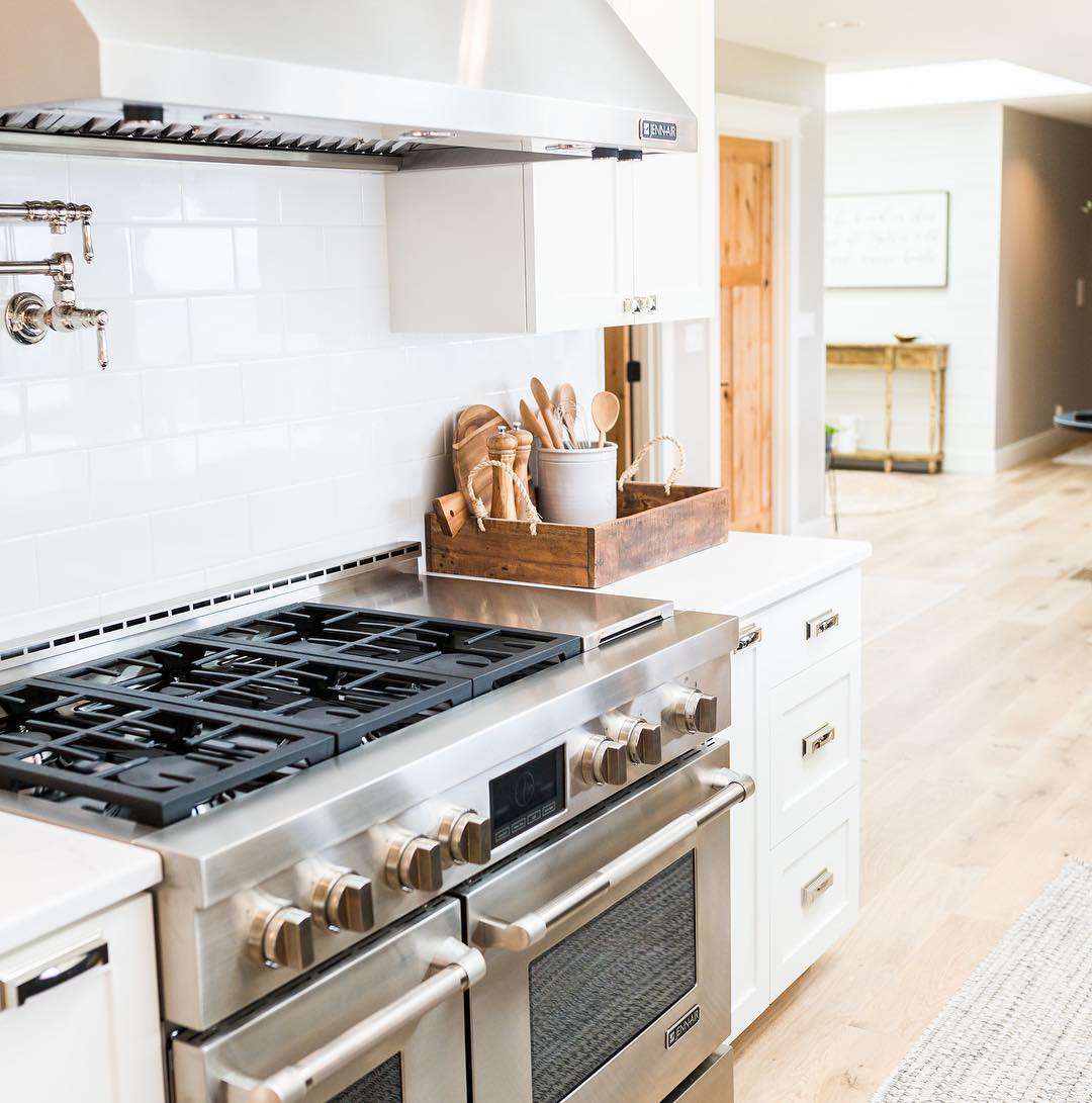 Kitchen stainless steel stove. Photo by Instagram user @cornerstone.builders