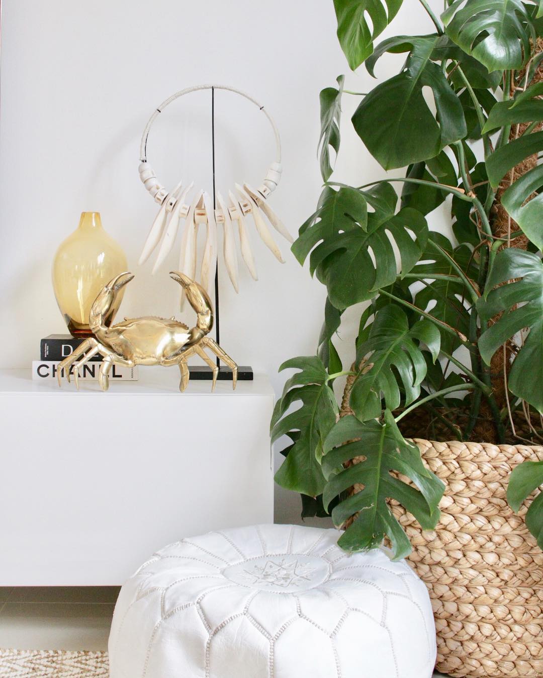 White and gold home decor pieces. Photo by Instagram user @projectpina