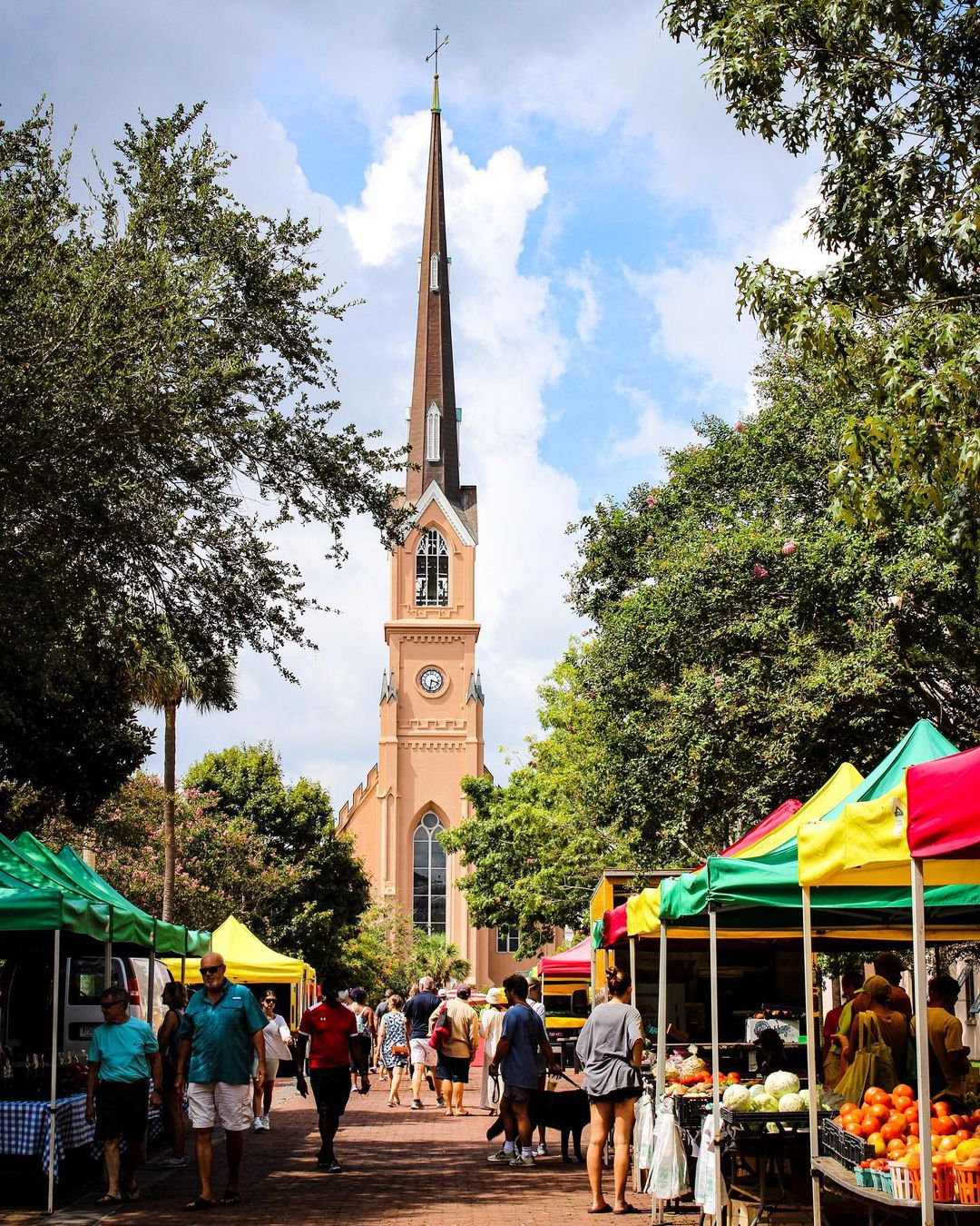 People gathered at a farmer's market in Charleston. Photo by Instagram user @gbmomentscapturedtogether 