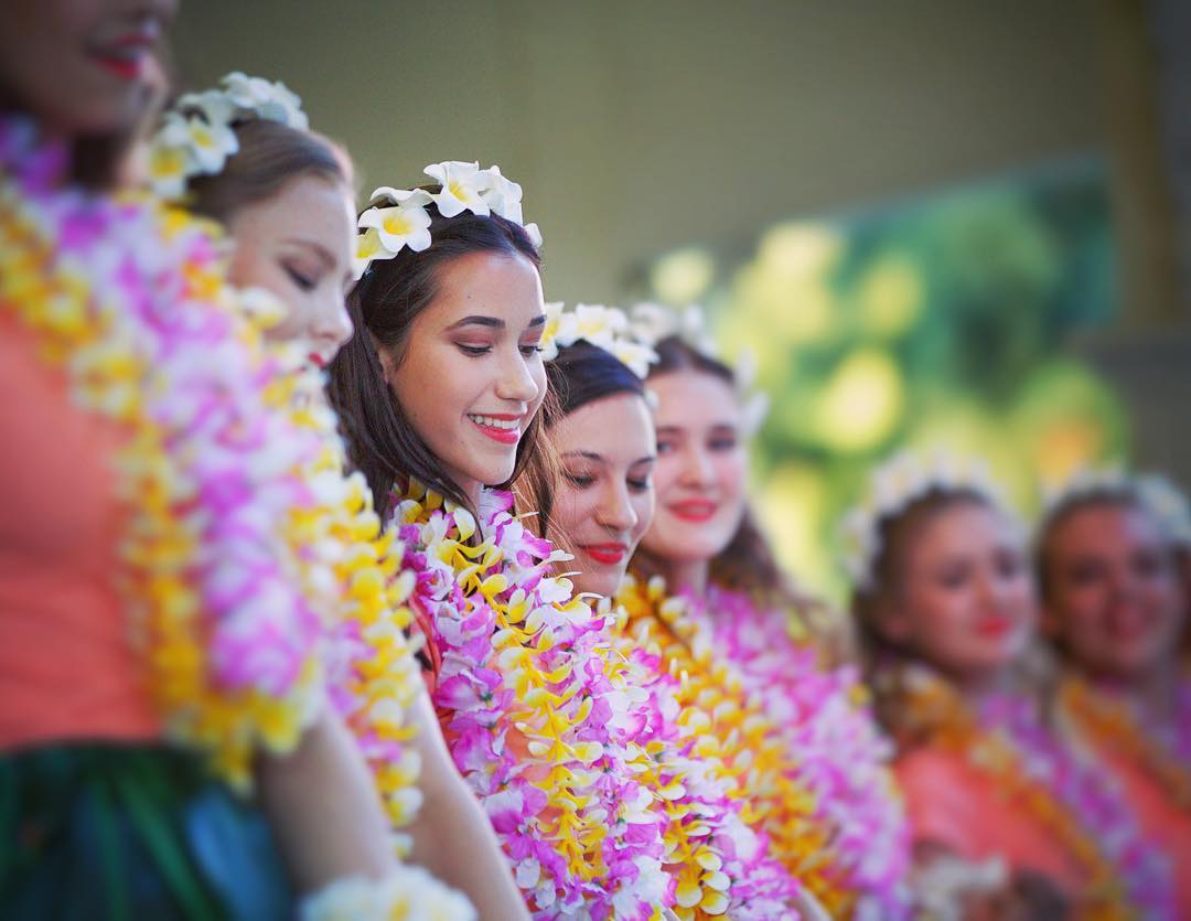 People in traditional Hawaiian clothing for the 4 Days of Aloha. Photo by Instagram user @renovatio_lucis.