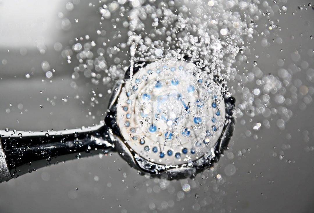 Closeup photo of a showerhead with low-flow capabilities. Photo by instagram user @ scottsvalleywaterdistrict