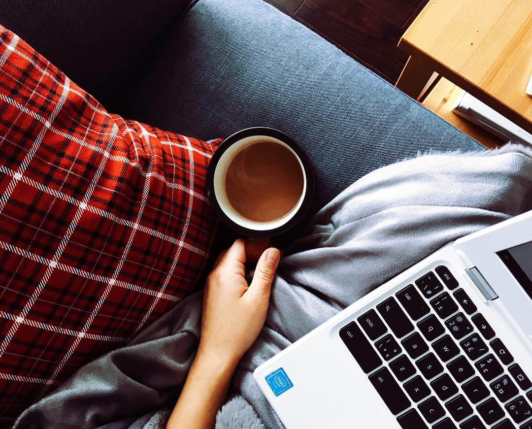 Person with Laptop and Cup of Hot Chocolate Sitting on Couch. Photo by Instagram user @hyereeyeo