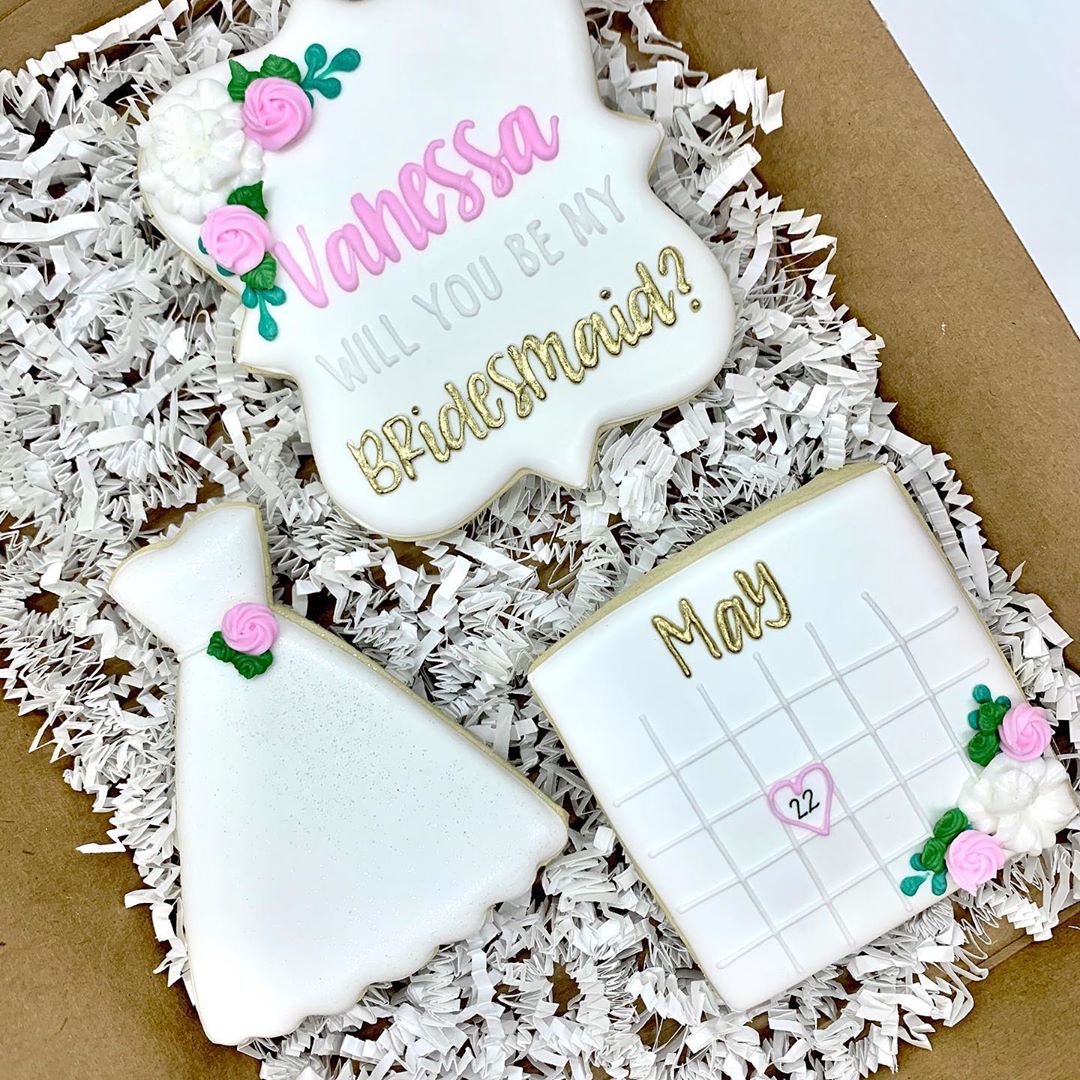 Bridesmaid Invite Cookies. Photo by Instagram user @haveyourcupcakeandeatittoo_