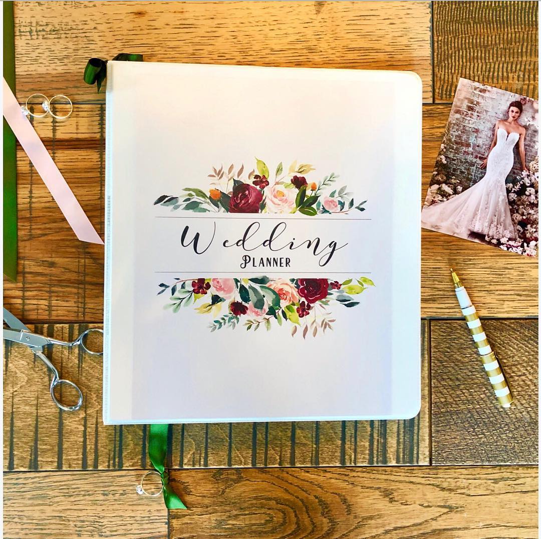 DIY Wedding Planner Binder. Photo by Instagram user @organizedbrideshop