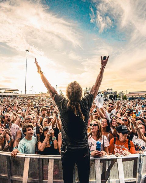 Performer in front of crowd. photo via @kaaboosandiego