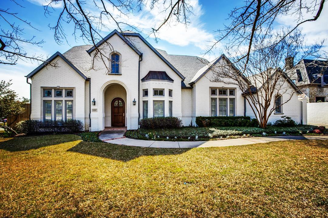 Front of traditional two-story home with white exterior. Photo by Instagram user @dallasaddress